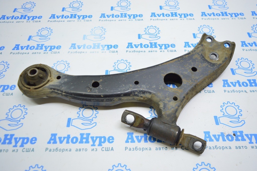 Рычаг нижний перед прав Toyota Camry v50 12-14 usa\euro (01) трещины на сайлентблоке — фото 3