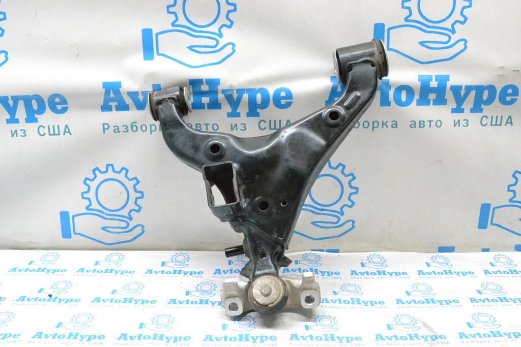 Рычаг нижний перед прав Toyota Tundra 22- (01)