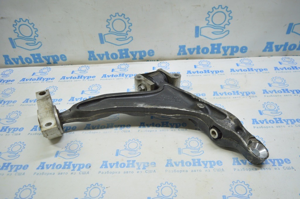Рычаг нижний передний левый Volvo S90 16- 31678069 с кронштейном 32395244