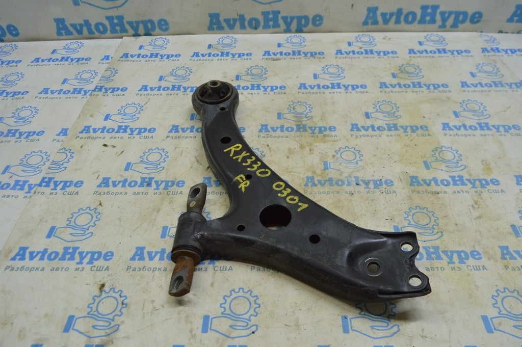 Рычаг нижний передний правый Lexus RX300 RX330 RX350 RX400h 04-09 (01)