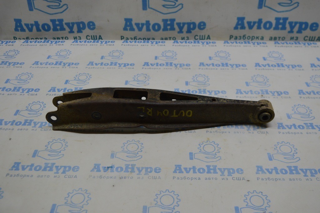 Рычаг нижний зад лев Subaru Outback 15-19 (04) вмятинка