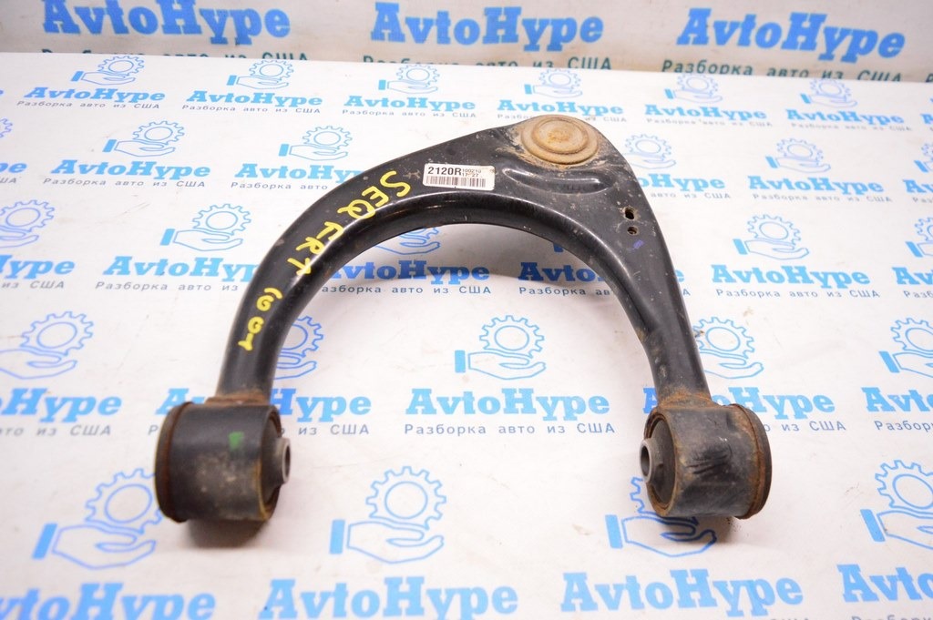 Рычаг верхний перед прав Toyota Sequoia 2008-2022 (01)