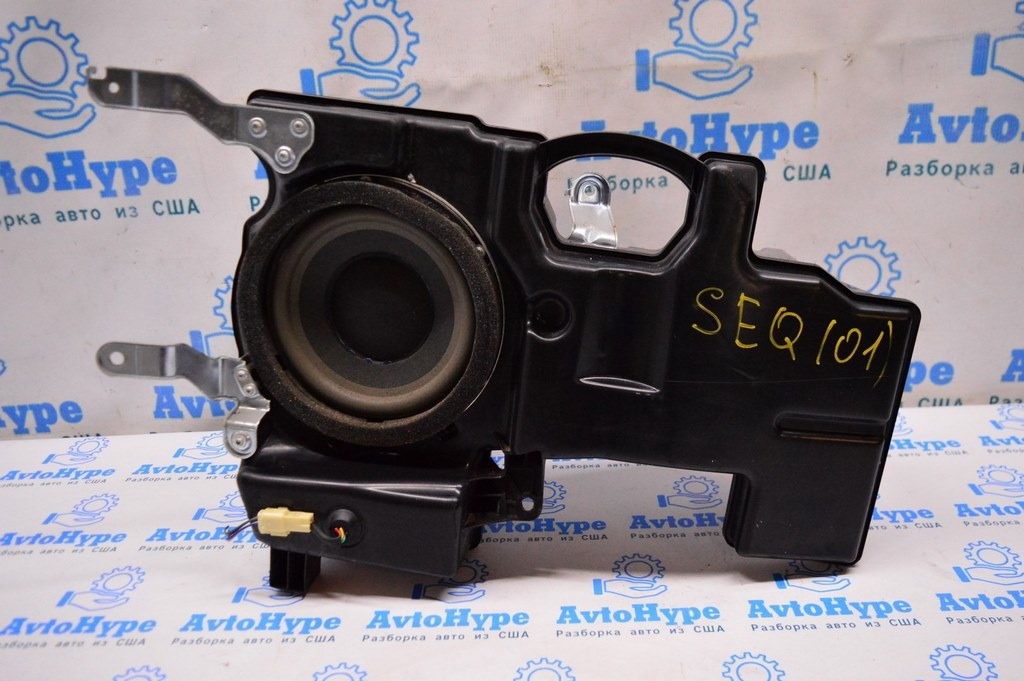 Сабвуфер Toyota Sequoia 2008-2022 JBL (01)