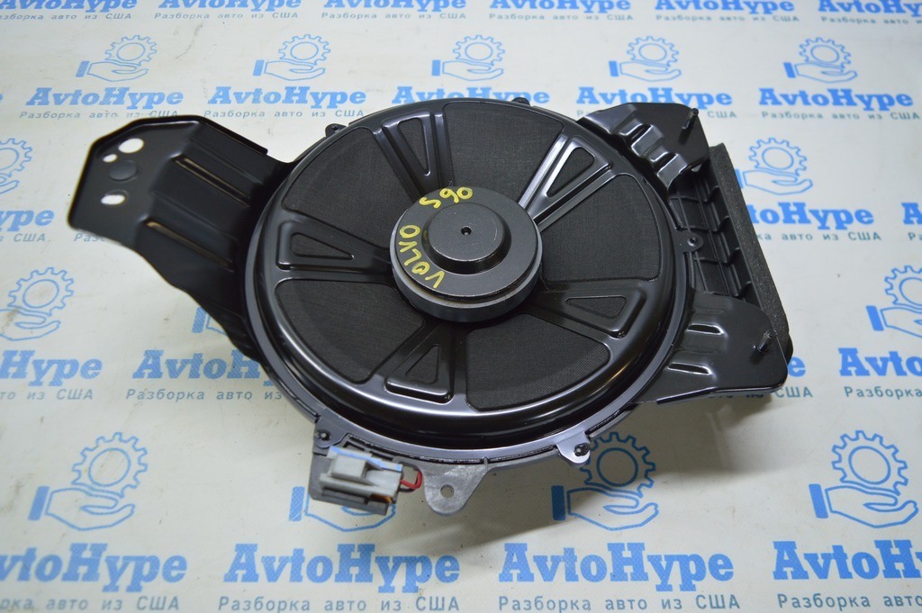 Сабвуфер Volvo S90 16- Harman Kardon (01)