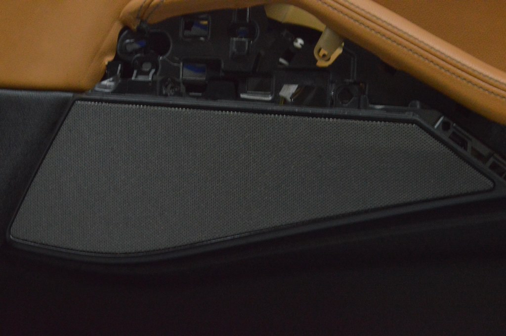 Сетка динамика двери передняя правая BMW X5 G05 19-23