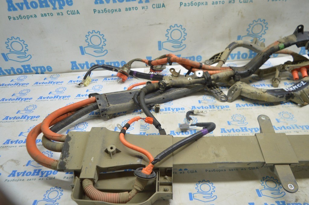 Силовой кабель через весь кузов на батарею Lexus RX450h 10-15 (02)