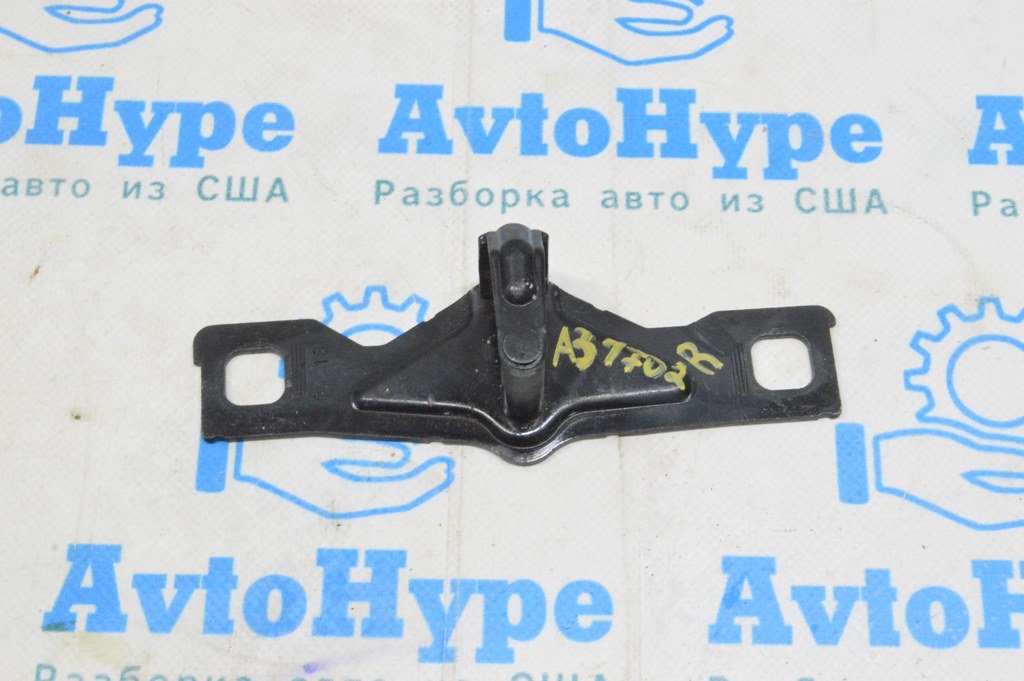 Скоба замка крышки багажника Audi A3 8V 15-20 4d, 5d