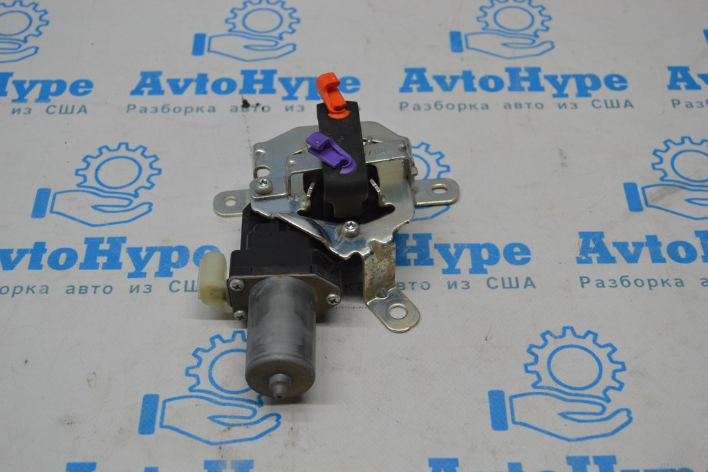 Электропривод замка задней двери Toyota Tundra 22- (01) 69150-0C030