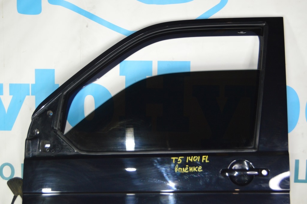 Стекло двери перед лев VW Multivan T5 09-15