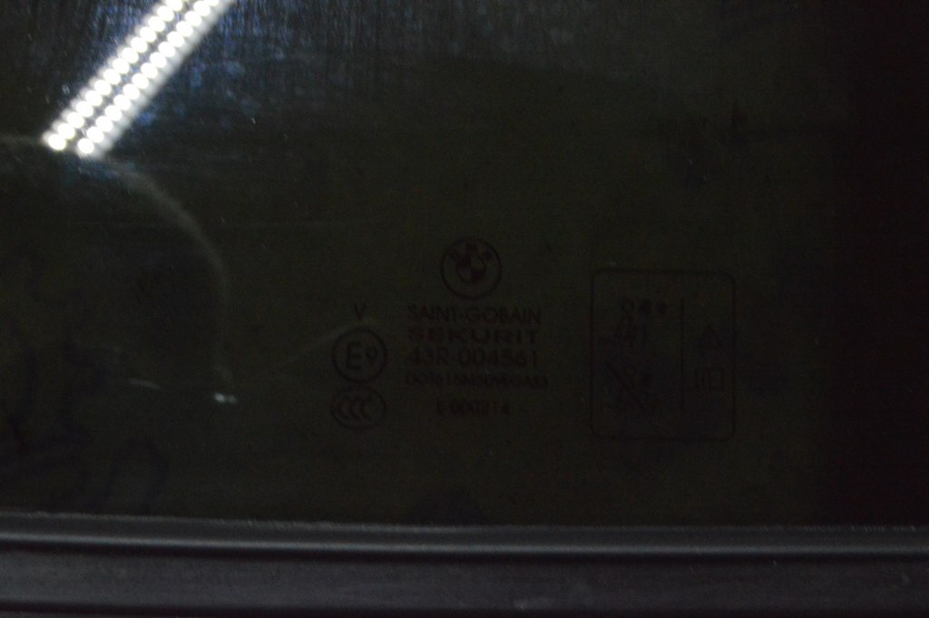 Стекло двери треугольник заднее левое BMW X5 G05 19-24 тонировка — фото 3