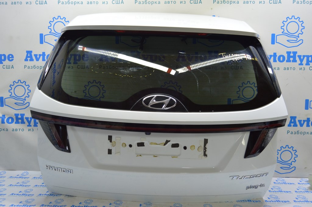 Стекло заднее (двери багажника) Hyundai Tucson 22- с эмблемой (01) царапины