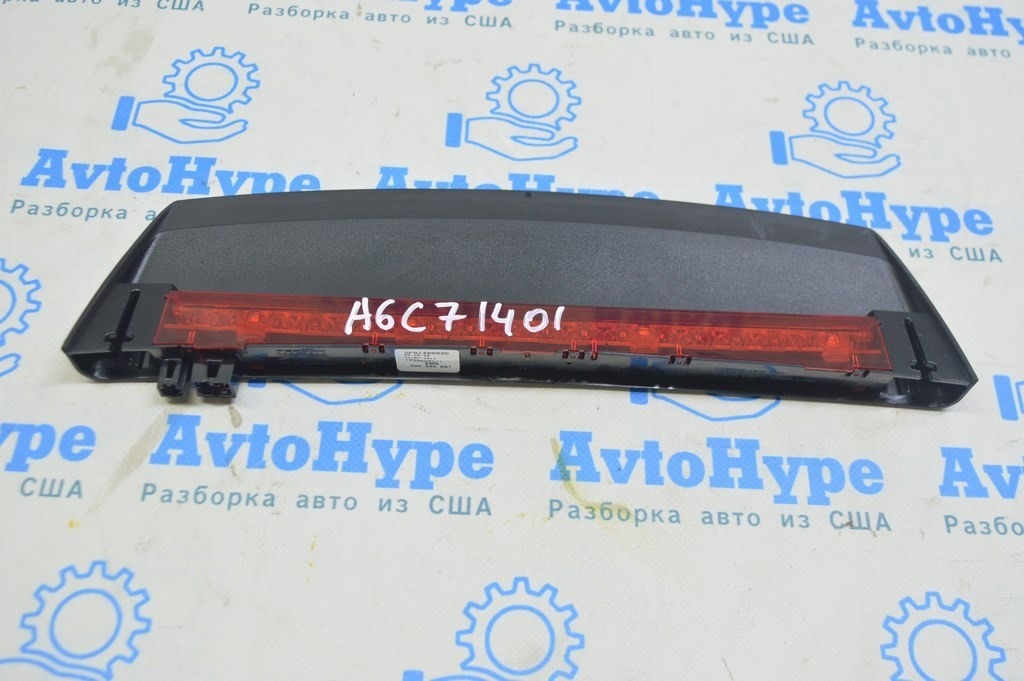 Стоп сигнал  Audi A6 C7 12-15 дорест (01)