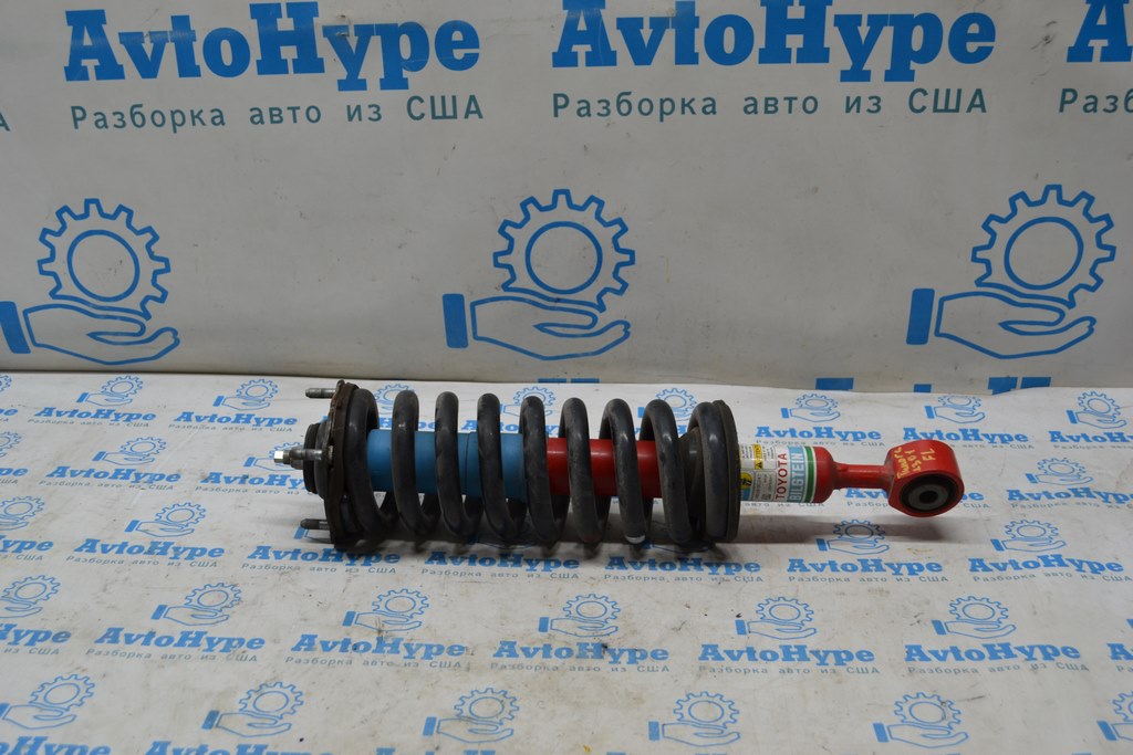 Стойка амортизатора в сборе перед лев Toyota Tundra 22- (01)