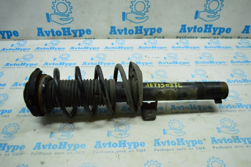 Стойка амортизатора в сборе перед лев VW Jetta 11-18 USA (03)