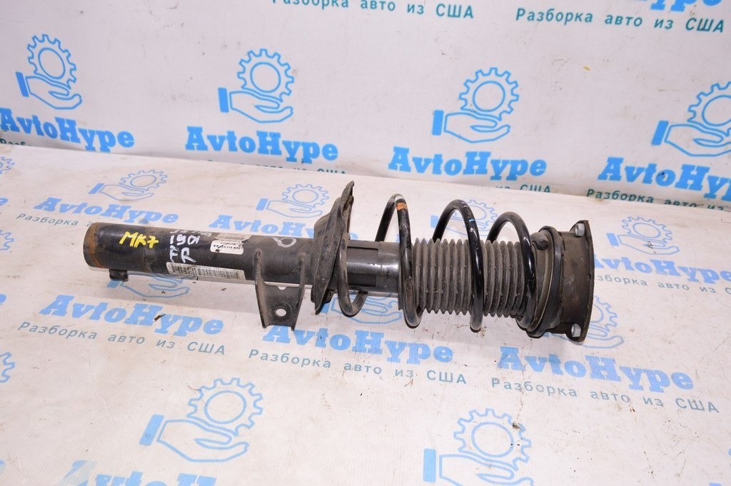 Стойка амортизатора в сборе перед прав VW Jetta 19- (01)
