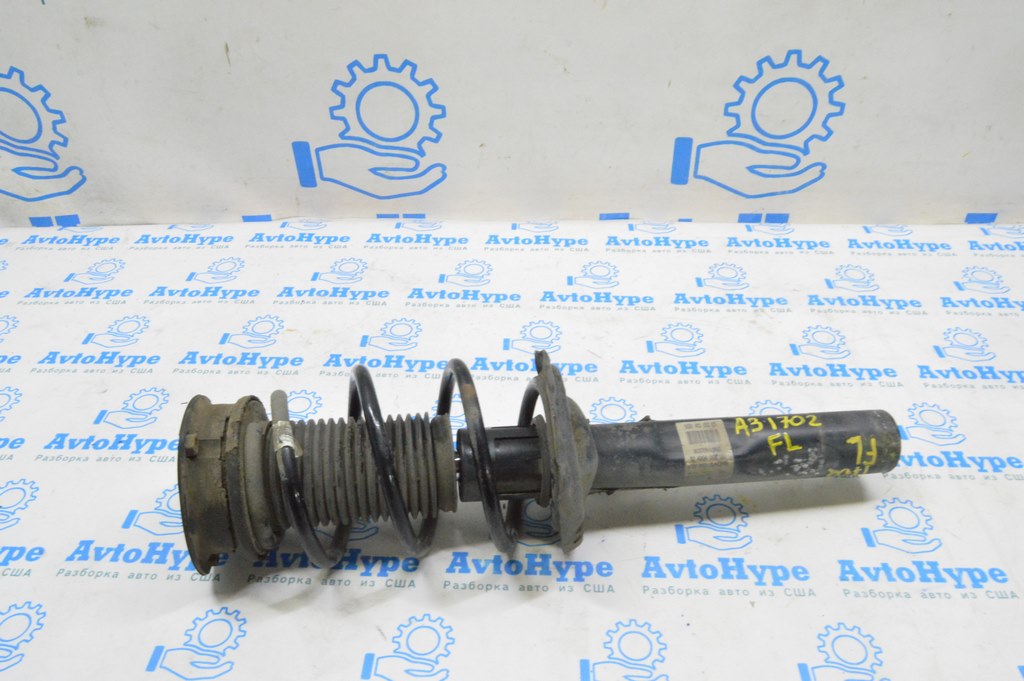 Стойка амортизатора в сборе передняя левая Audi A3 8V 15-20 4d, 5d (02)