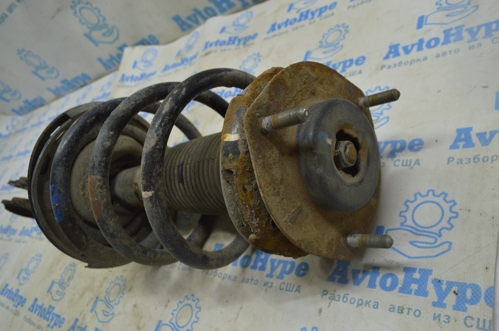 Стойка амортизатора в сборе передняя правая Lexus RX350 10-15 (01)  48510-8Z073