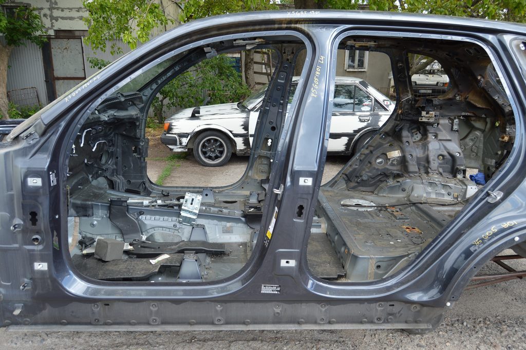 Стойка кузова центральная левая BMW X5 G05 19-24 (01) графит C27