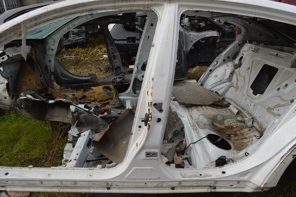 Стойка кузова центральная левая Lexus GS300 GS350 GS430 GS450h 06-11 (01) белая, замята