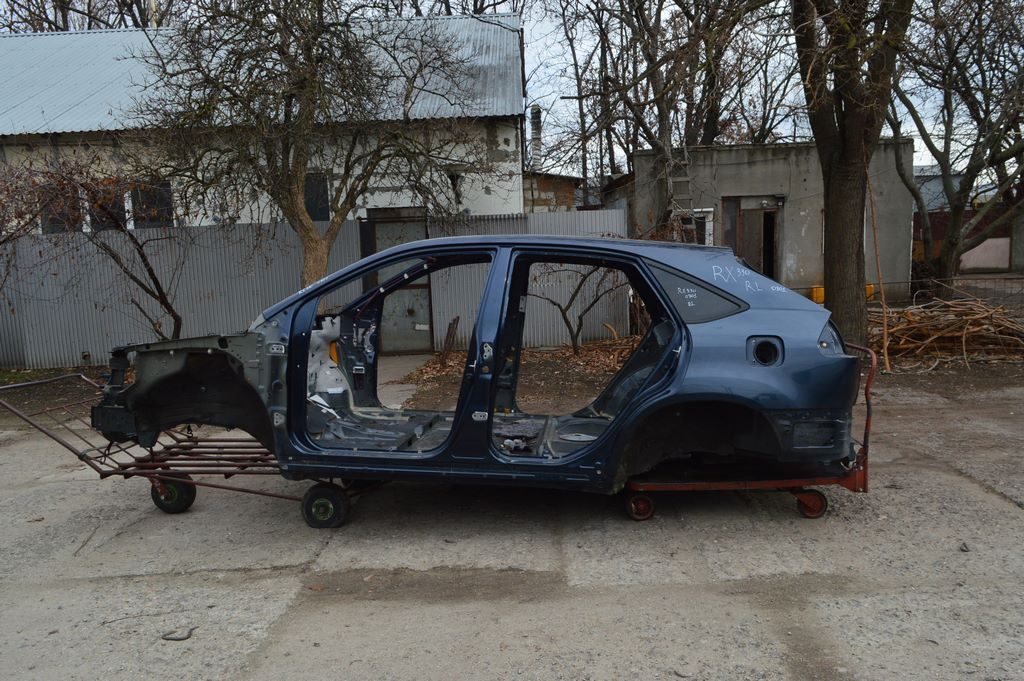 Стойка кузова центральная левая Lexus RX300 RX330 RX350 RX400H 04-09 (01) синяя на кузове