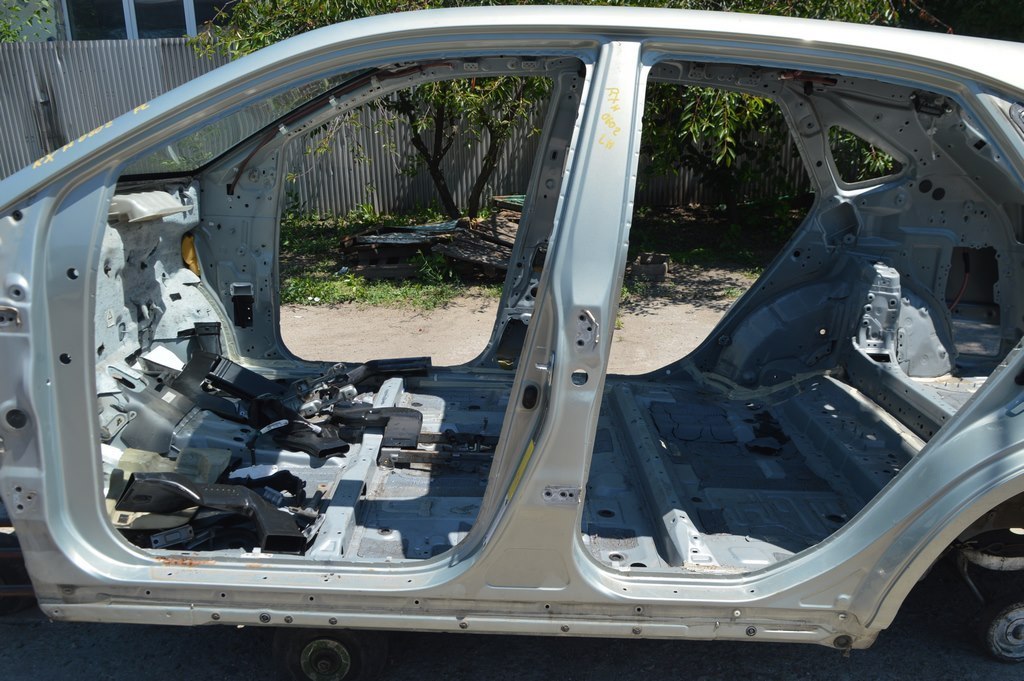 Стойка кузова центральная левая Lexus RX300 RX330 RX350 RX400H 04-09 (02) серебро