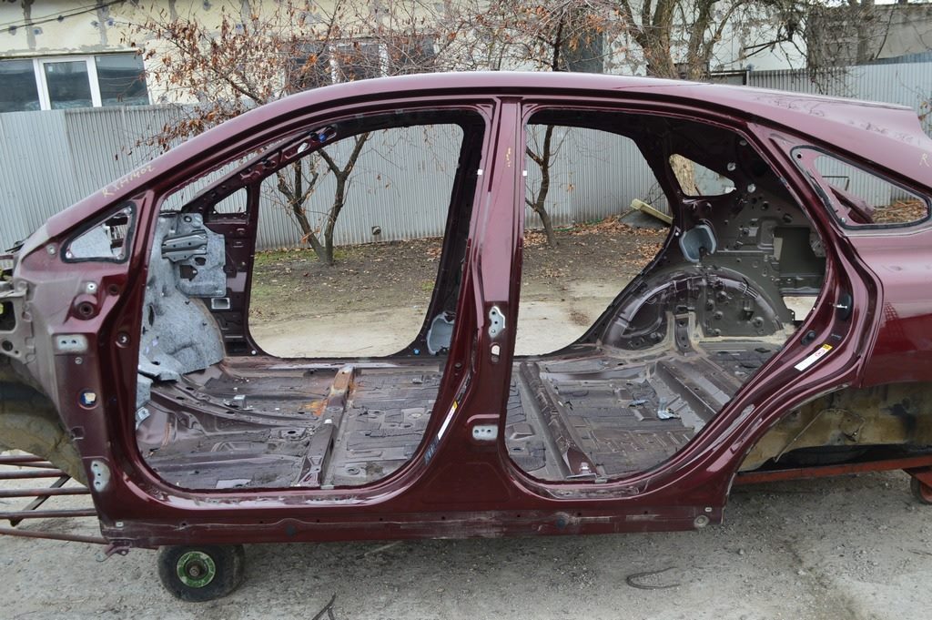 Стойка кузова центральная левая Lexus RX350 RX450h 10-15 бордовая,цвет 3S0 (02) на кузове