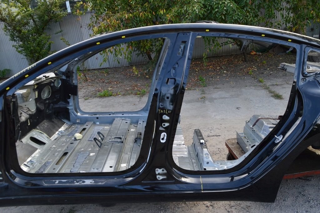 Стойка кузова центральная левая Tesla Model 3 18- на кузове (01) — фото 2
