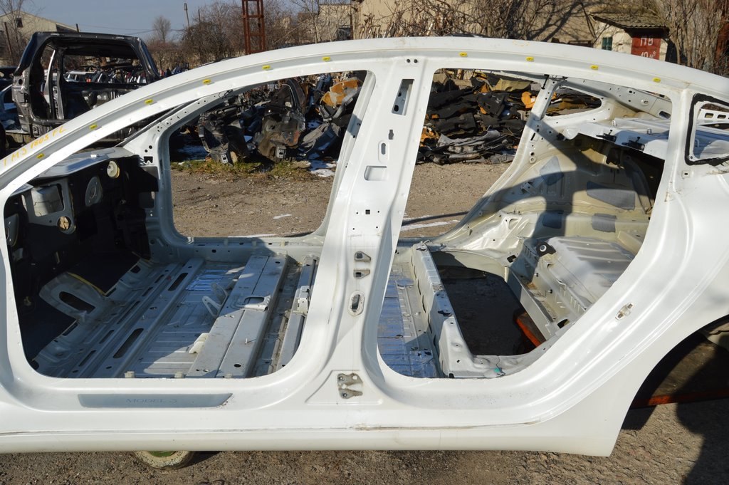 Стойка кузова центральная левая Tesla Model 3 18- на кузове (03) белая