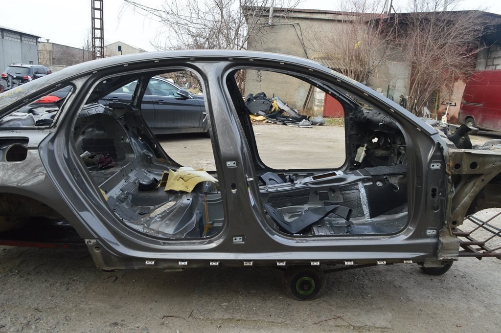Стойка кузова центральная правая Audi A6 C7 12-18 (01) на кузове