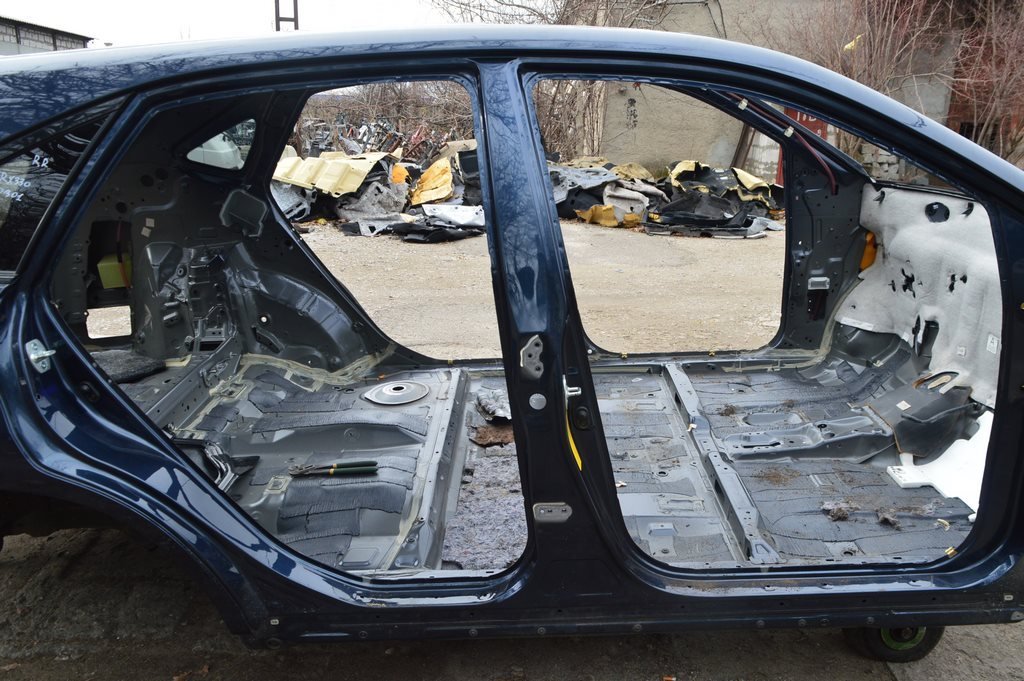 Стойка кузова центральная правая Lexus RX300 RX330 RX350 RX400H 04-09 (01) синяя на кузове