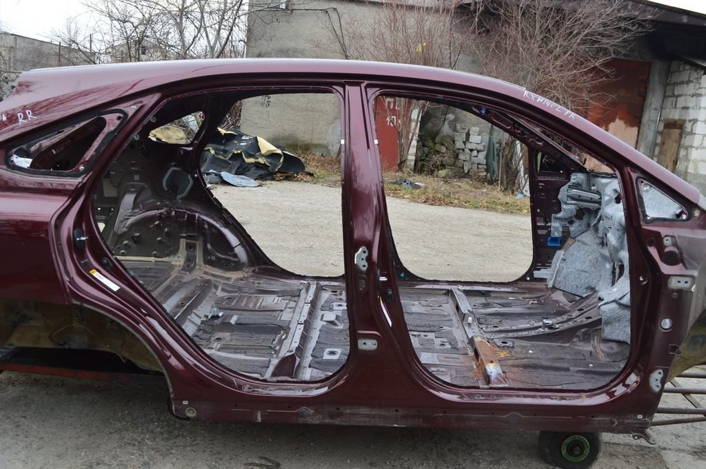Стойка кузова центральная правая Lexus RX350 RX450h 10-15 бордовая,цвет 3S0 (02) на кузове