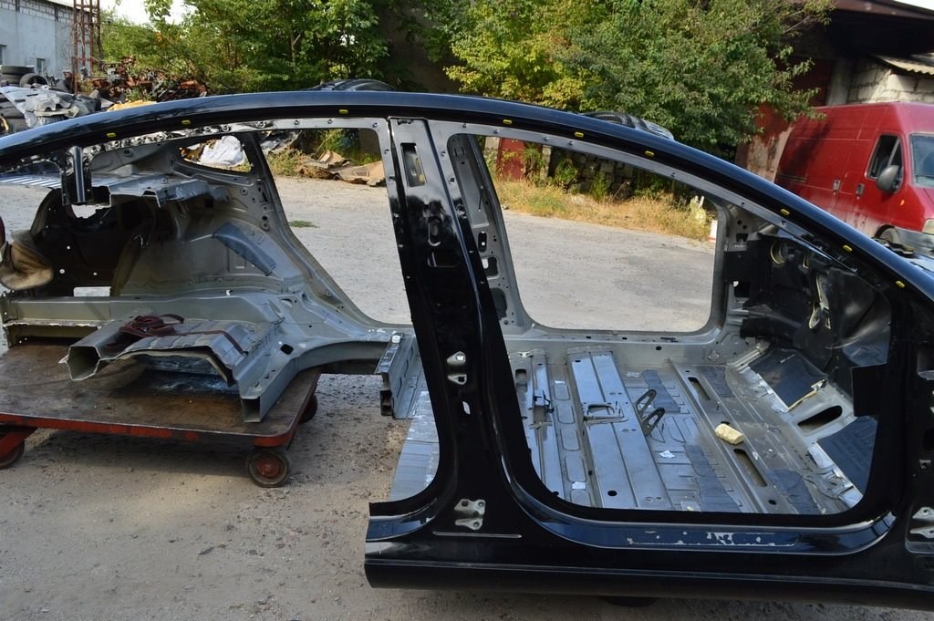 Стойка кузова центральная правая Tesla Model 3 18- на кузове (01) — фото 2