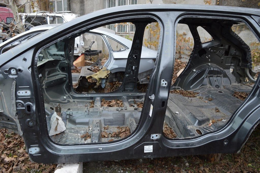 Стойка кузовная центральная левая Ford Edge 16-графит J7 (03)