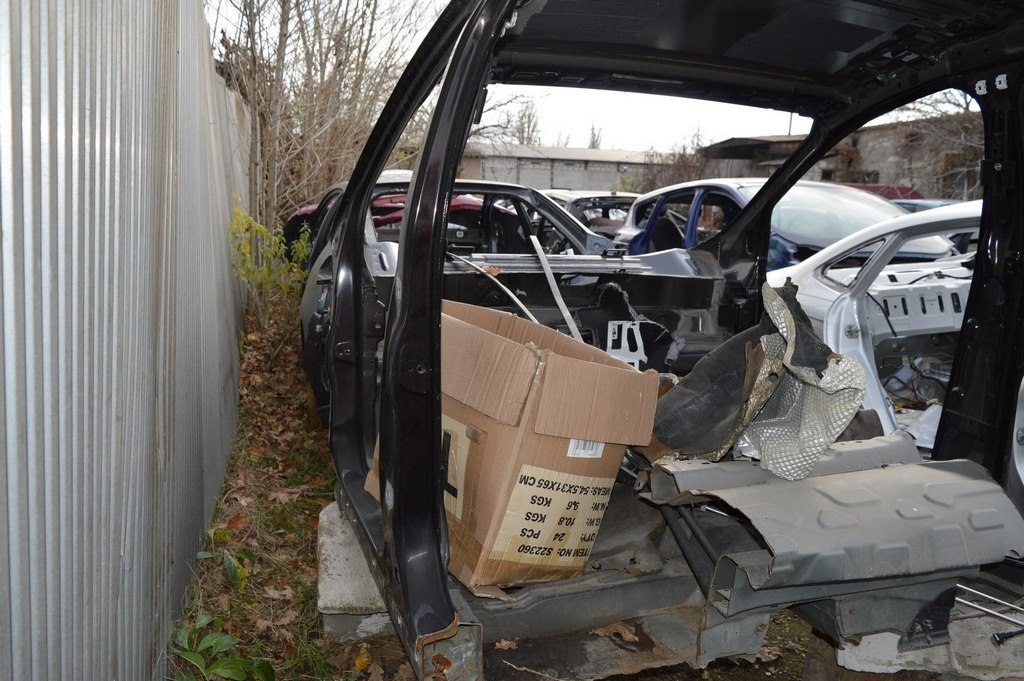 Стойка кузовная центральная левая Ford Escape MK3 13- (02)
