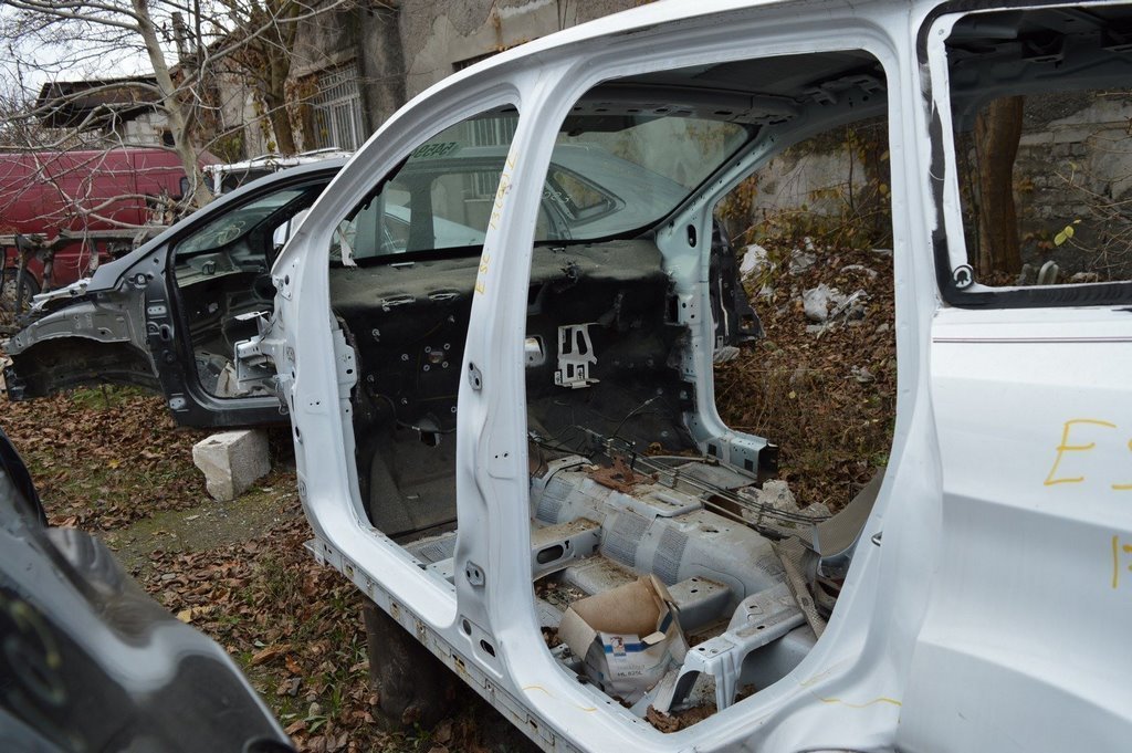Стойка кузовная центральная левая Ford Escape MK3 13-белый цвет UZ(06) — фото 2