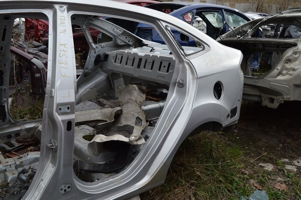 Стойка кузовная центральная левая Ford Fiesta 11-19  серебро цвет ux (02) — фото 2