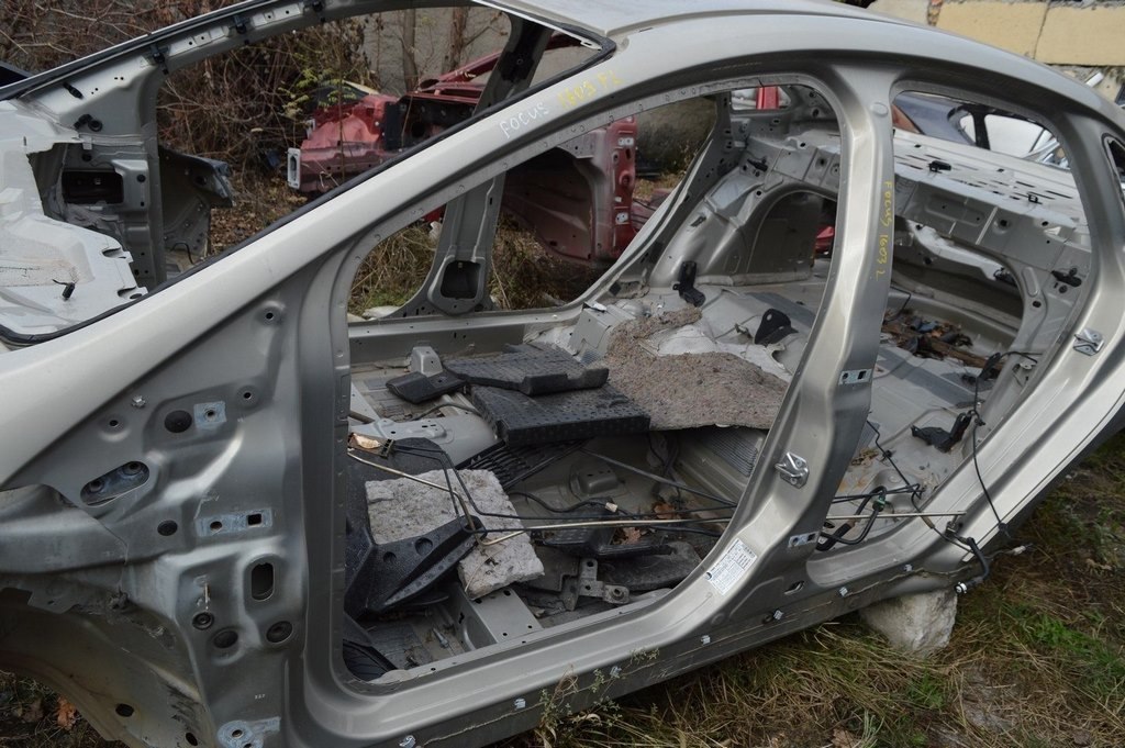 Стойка кузовная центральная левая Ford Focus mk3 11-18 (03)