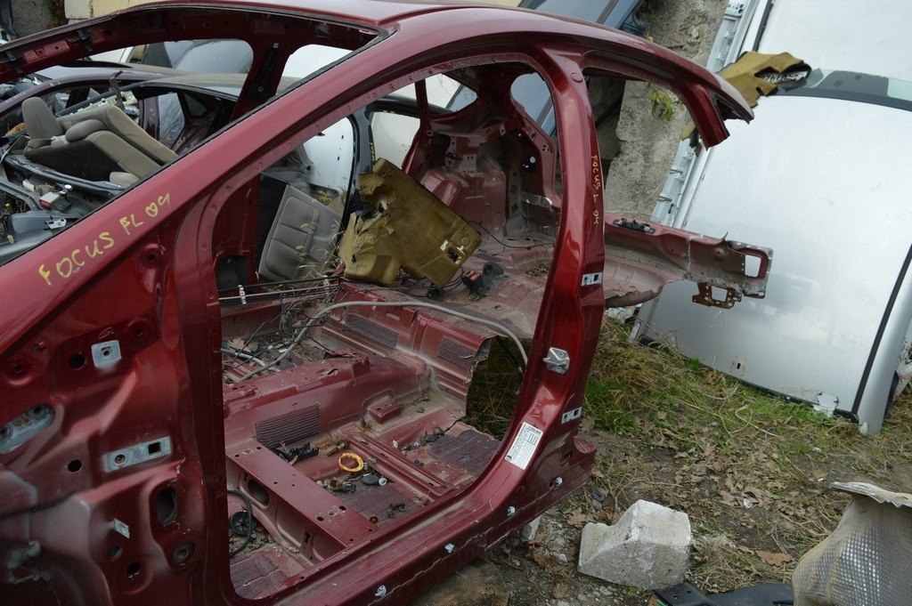 Стойка кузовная центральная левая Ford Focus mk3 11-18 (04) бордовая