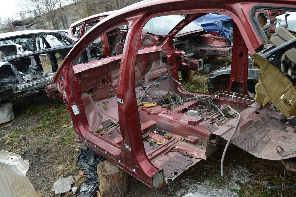 Стойка кузовная центральная левая Ford Focus mk3 11-18 (04) бордовая — фото 2