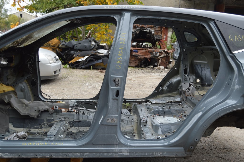 Стойка кузовная центральная левая Nissan Qashqai 21- (01)