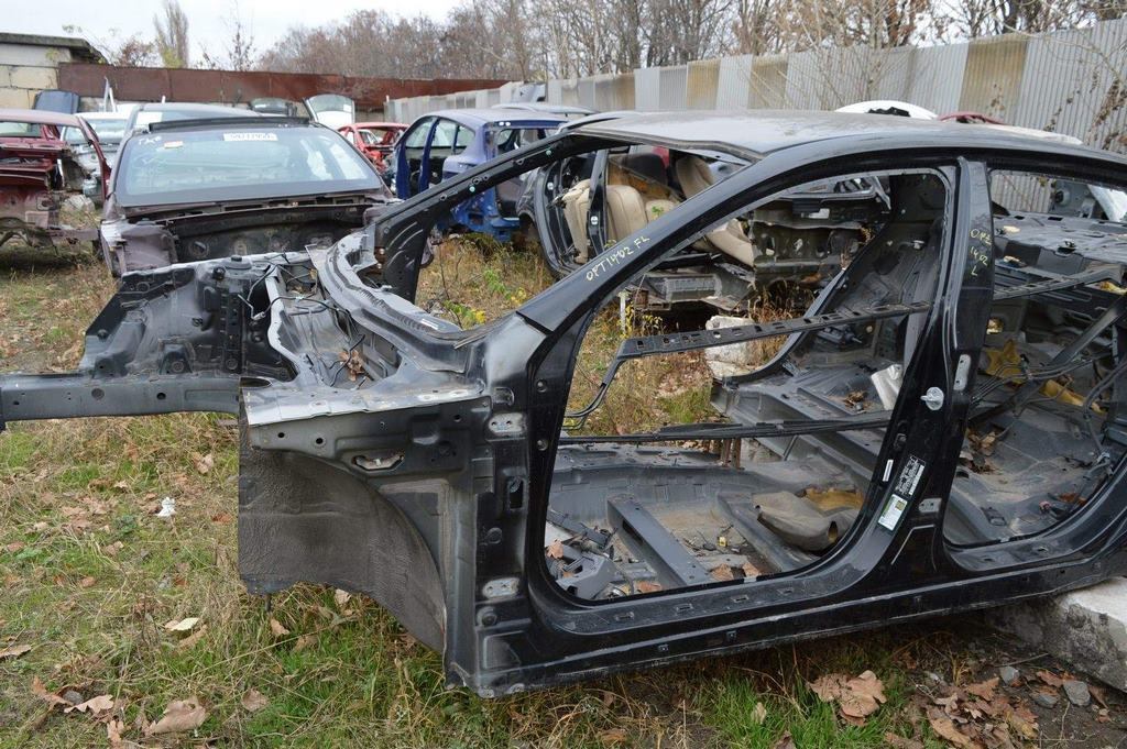 Стойка кузовная центральная левая Kia Optima 11-15 черная,цвет EB (02)