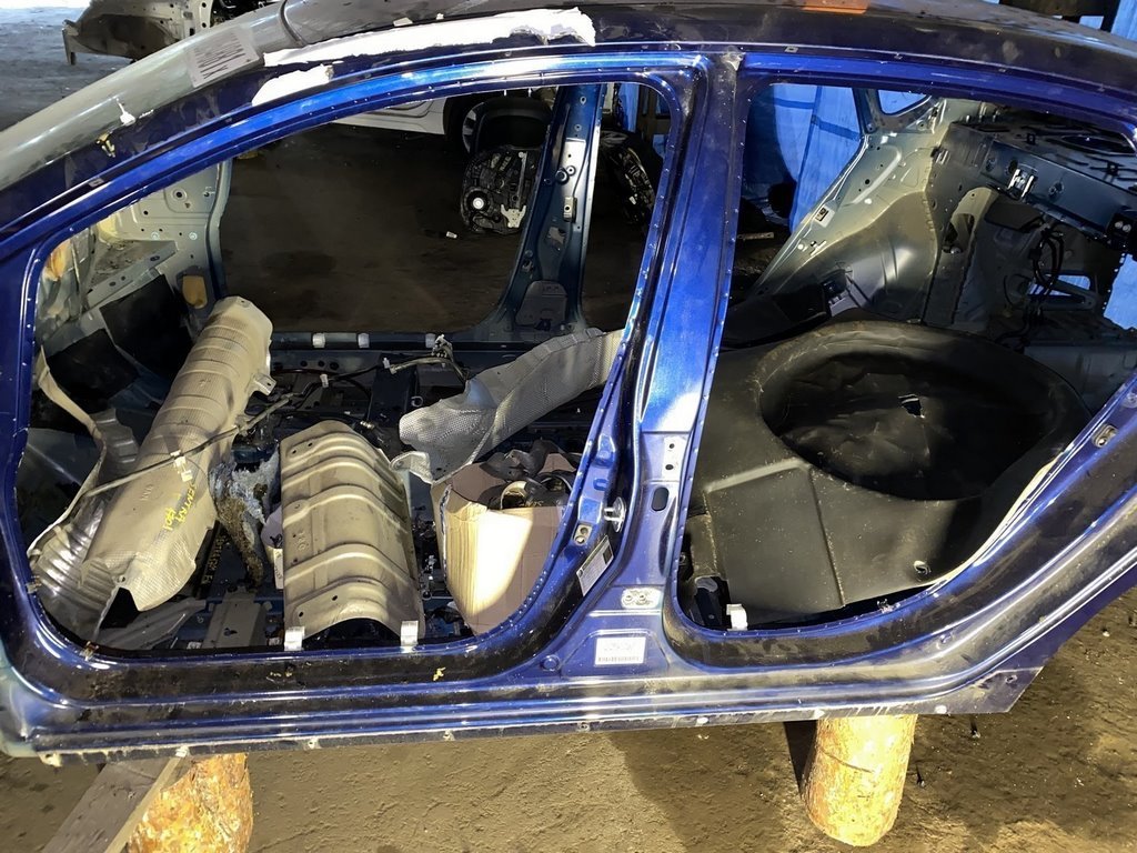 Стойка кузовная центральная левая Nissan Sentra 13-19 (01) синий цвет RAY
