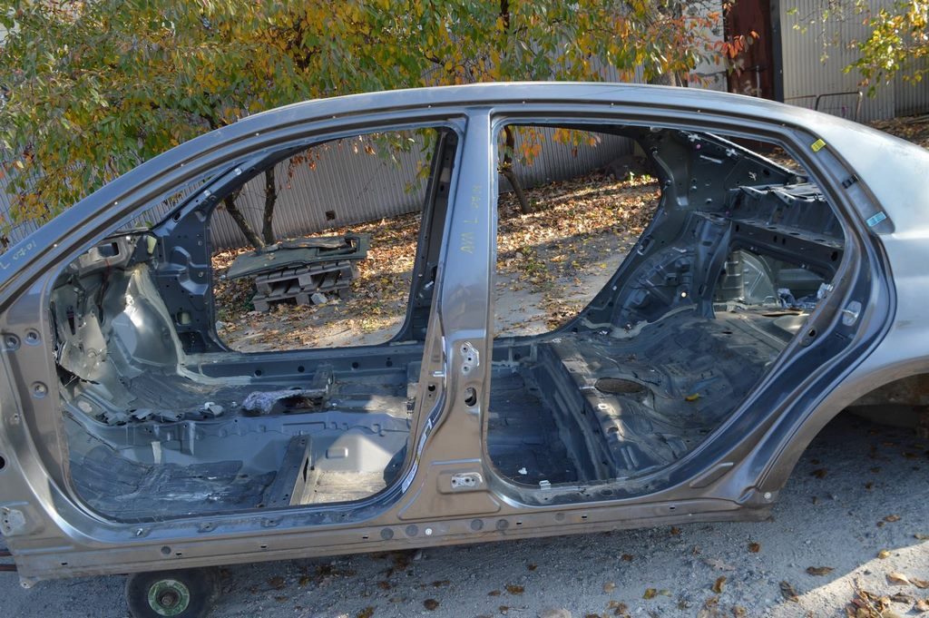 Стойка кузовная центральная левая Toyota Avalon 05-12 графит (01)
