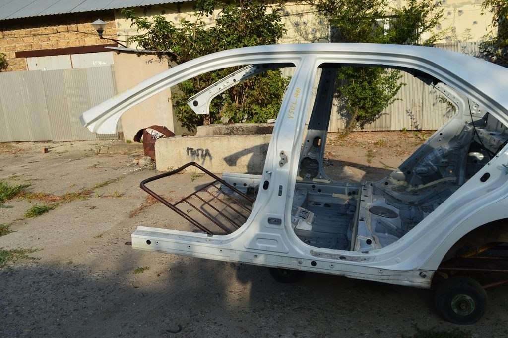 Стойка кузовная центральная левая Toyota Camry v50 12-14 usa\euro (01) белый перл