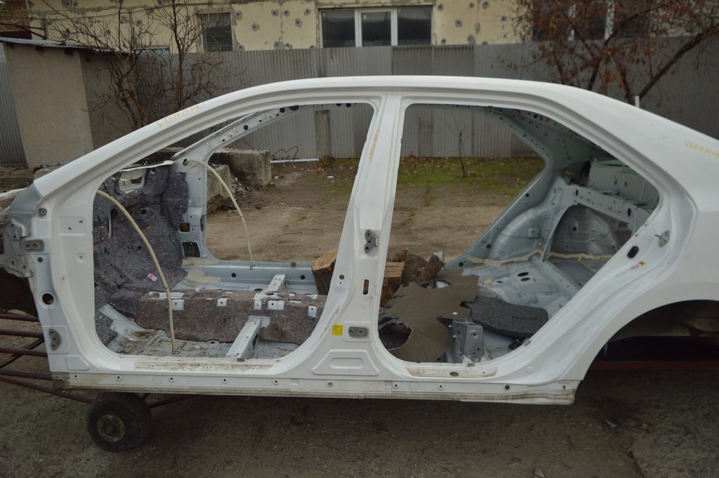 Стойка кузовная центральная левая Toyota Camry v50 12-14 usa\euro (02) белая