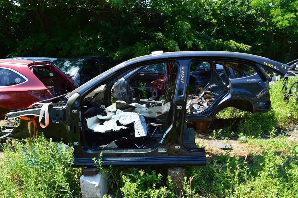 Стойка кузовная центральная левая VW Passat b8 USA (02) черн цвет