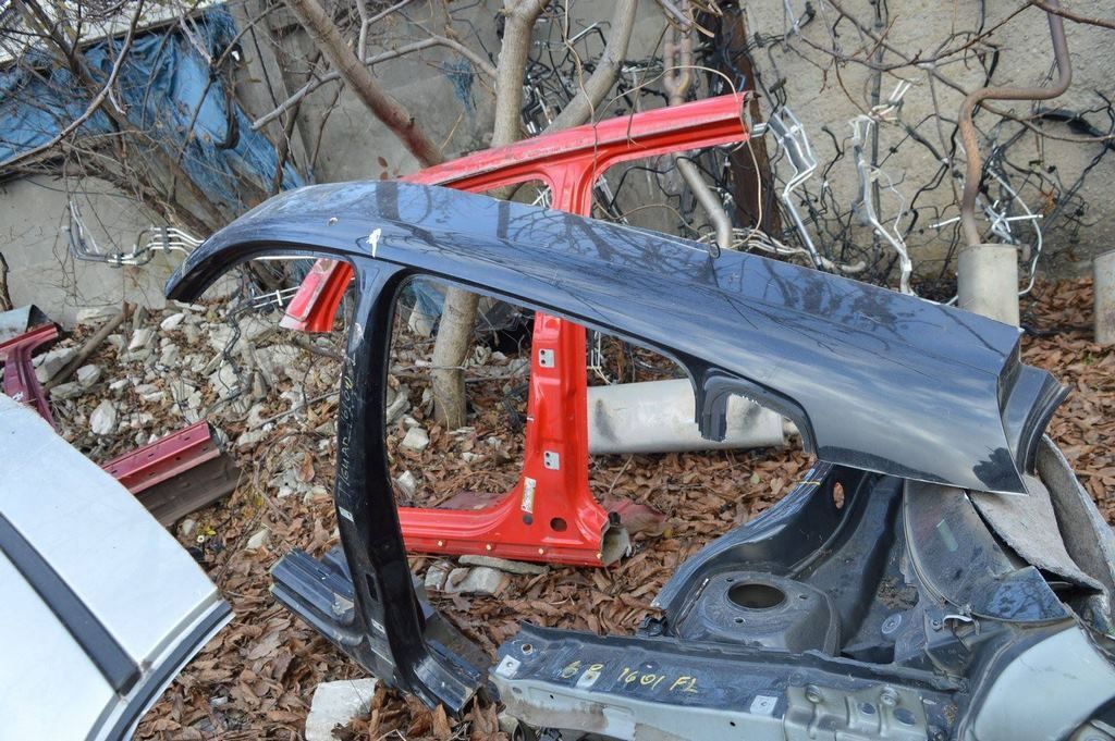 Стойка кузовная центральная левая VW Tiguan 09-17 (04) черная с батоном крыши — фото 2
