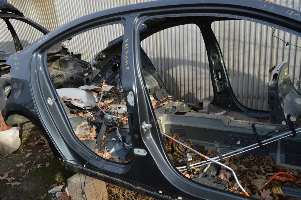 Стойка кузовная центральная правая Chevrolet Volt 11-15 (01) графит