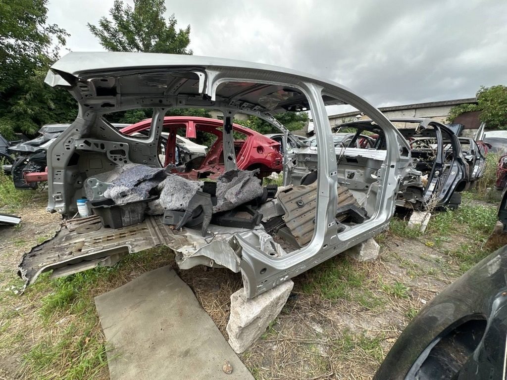 Стойка кузовная центральная правая Ford C-max MK2 13- (02) с закатом цвет серебро UX