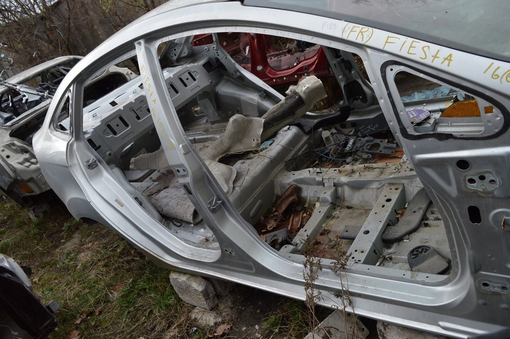 Стойка кузовная центральная правая Ford Fiesta 11-19  серебро цвет ux (02) — фото 2